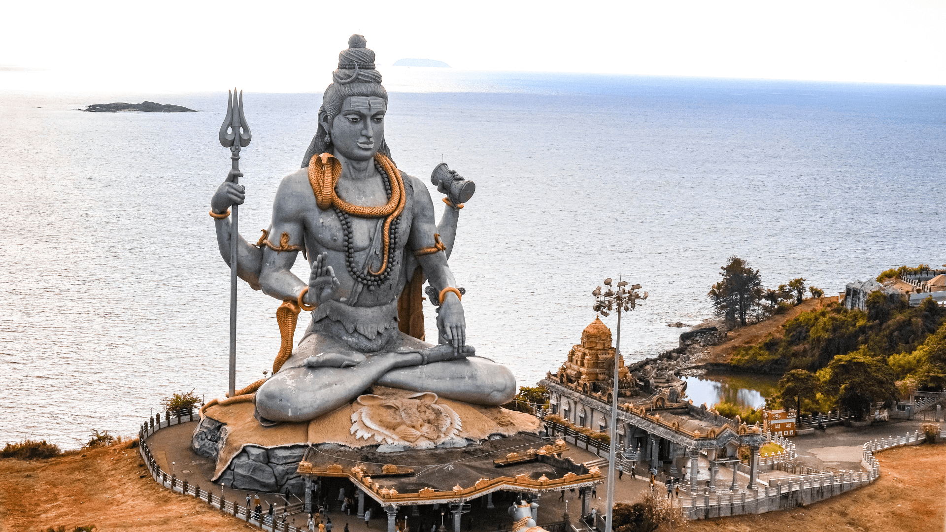You are currently viewing Top 7 Temples to Visit in Uttarakhand Besides Chardham